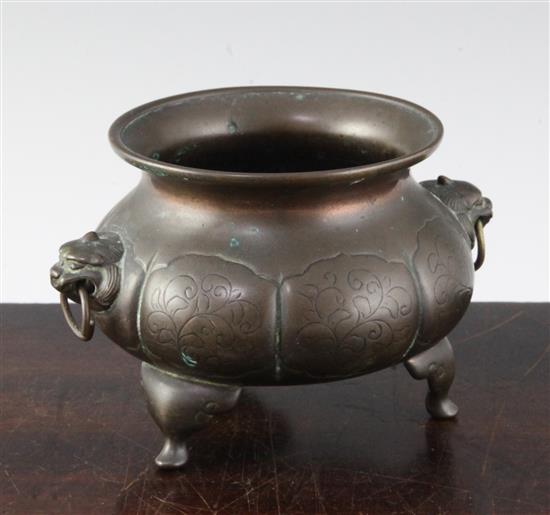 A Japanese or Chinese bronze tripod censer, 18th/19th century, weight 470g, width 12cm